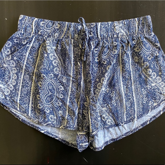 Flowy Shorts - Picture 2 of 6